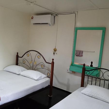 甘榜直落尼巴 Nazri Nipah Camp Pangkor酒店 客房 照片