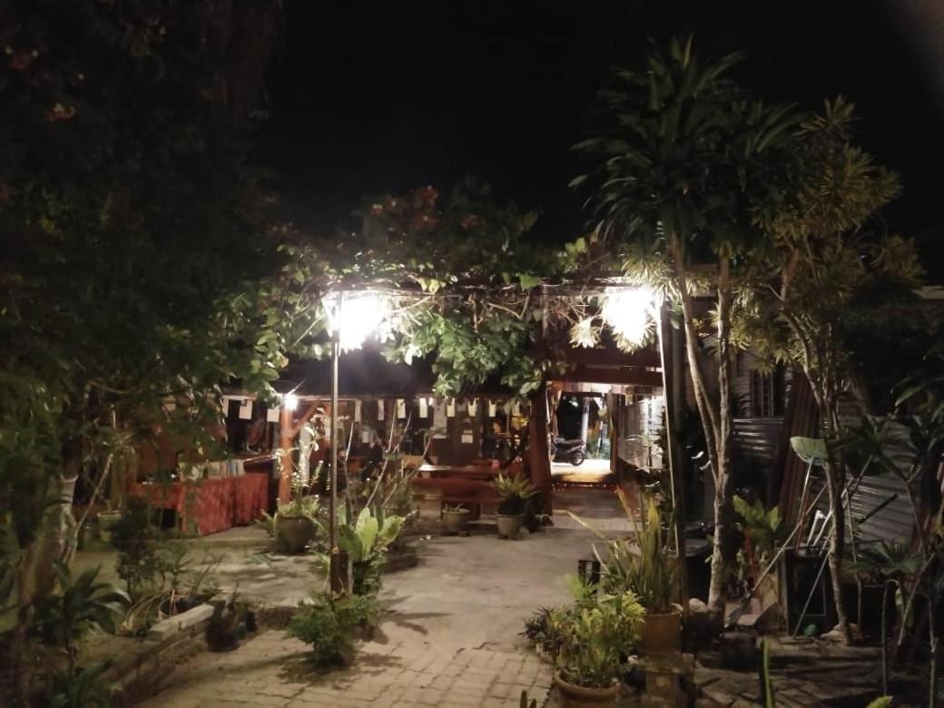 甘榜直落尼巴 Nazri Nipah Camp Pangkor酒店 外观 照片