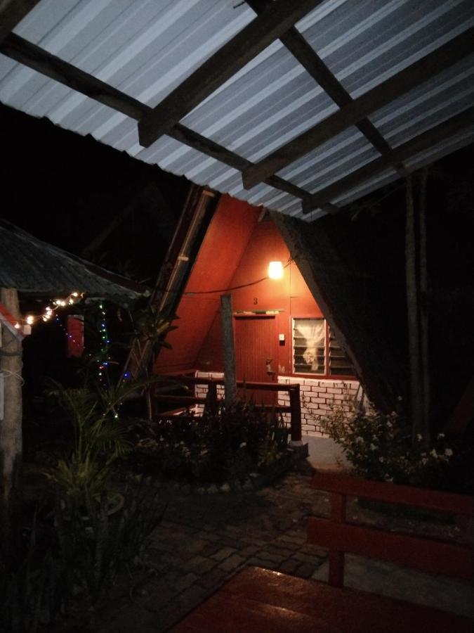 甘榜直落尼巴 Nazri Nipah Camp Pangkor酒店 外观 照片